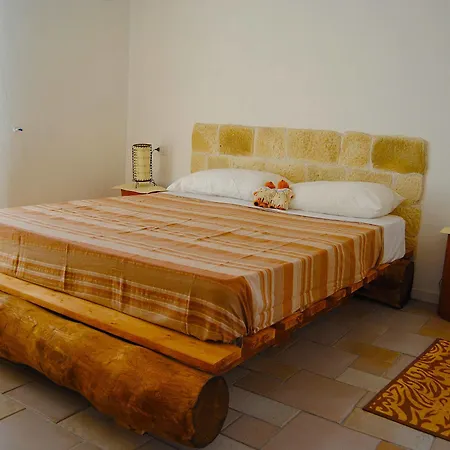 Albaluccia Bed & Breakfast *